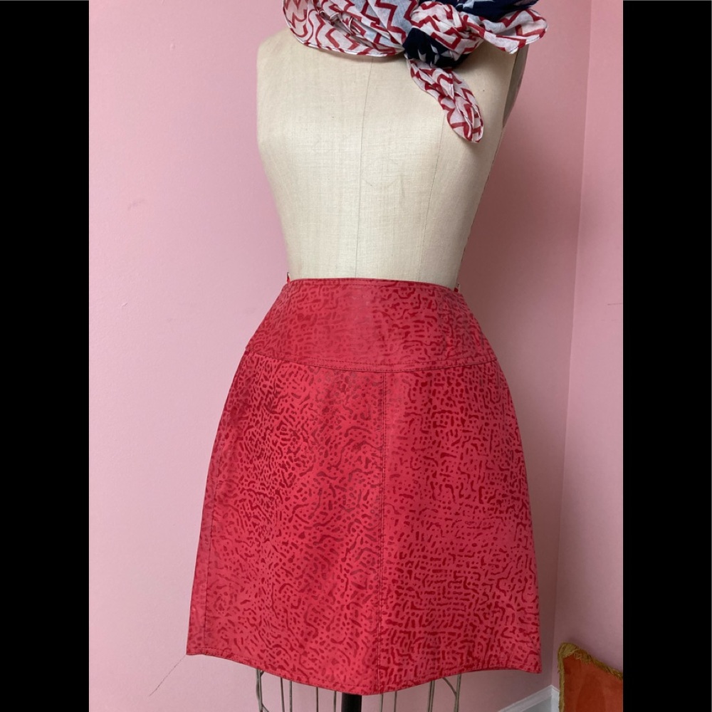 Red hot leather miniskirt, fully lined, distressed leather look, back zipper